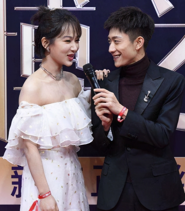 蛋糕上的"六字"引热议,疑似暴露感情现状|杨紫|张一山|李现