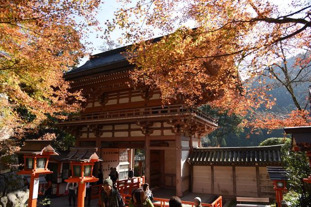 鞍马寺坐落在京都鞍马山上,相传由中国东渡日本的鉴真和尚的日本大
