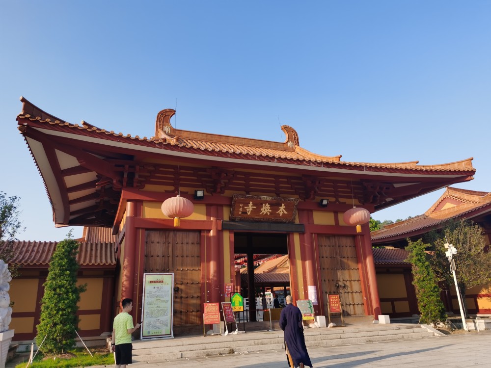 看三水森林公园的山山水水,寻卧佛偶遇本焕寺,听暮鼓梵音