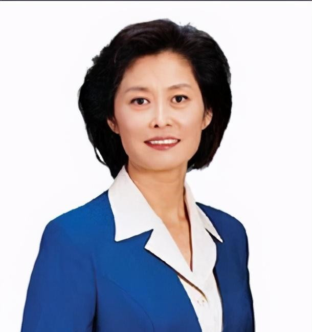 不知道从什么时候起,敬一丹喜欢上了朗诵,在学校曾经多次参加朗诵比赛