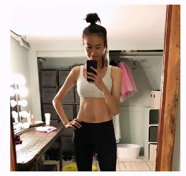 22岁嫁华谊总裁和陈冠希生女却不结婚秦舒培的人生不简单