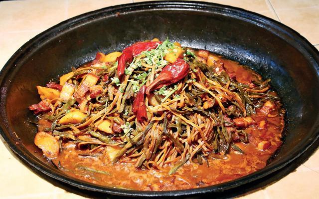大锅红烧肉炖干菜
