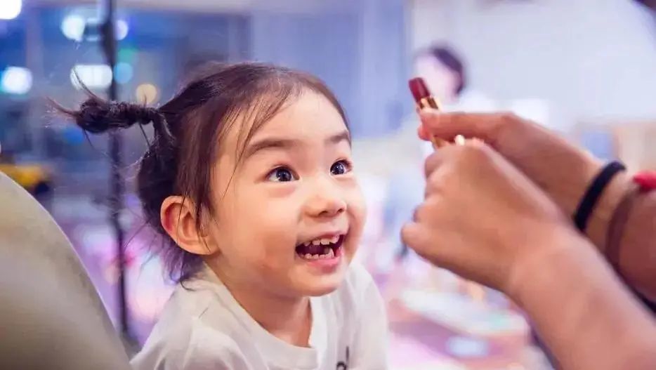 想想办法吧爸爸|戚薇Lucky堪称“翻版”，杨紫母女就是：生了个自己