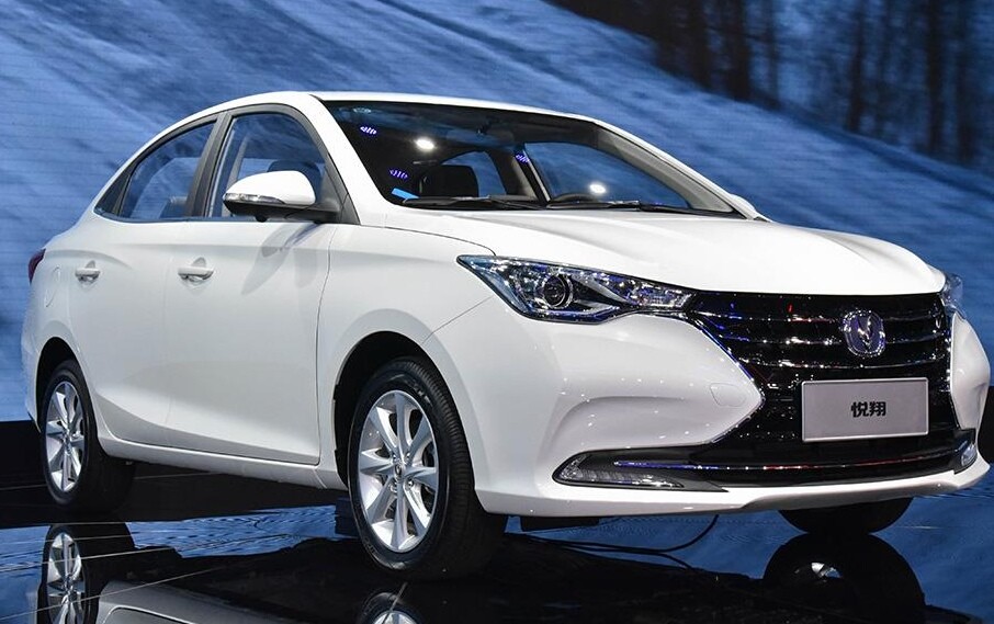 最便宜国产三厢车预售499万油耗5升空间比本田飞度还宽裕