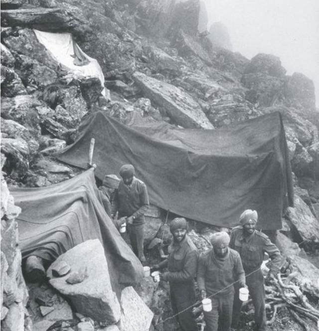 1962年对印反击战,印度将军逃跑时,解放军班长用冲锋枪将他击毙_腾讯
