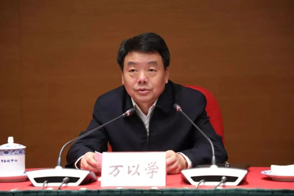 万以学,1961年出生,此前曾任安徽省旅游局局长,安徽省旅游发展委员会