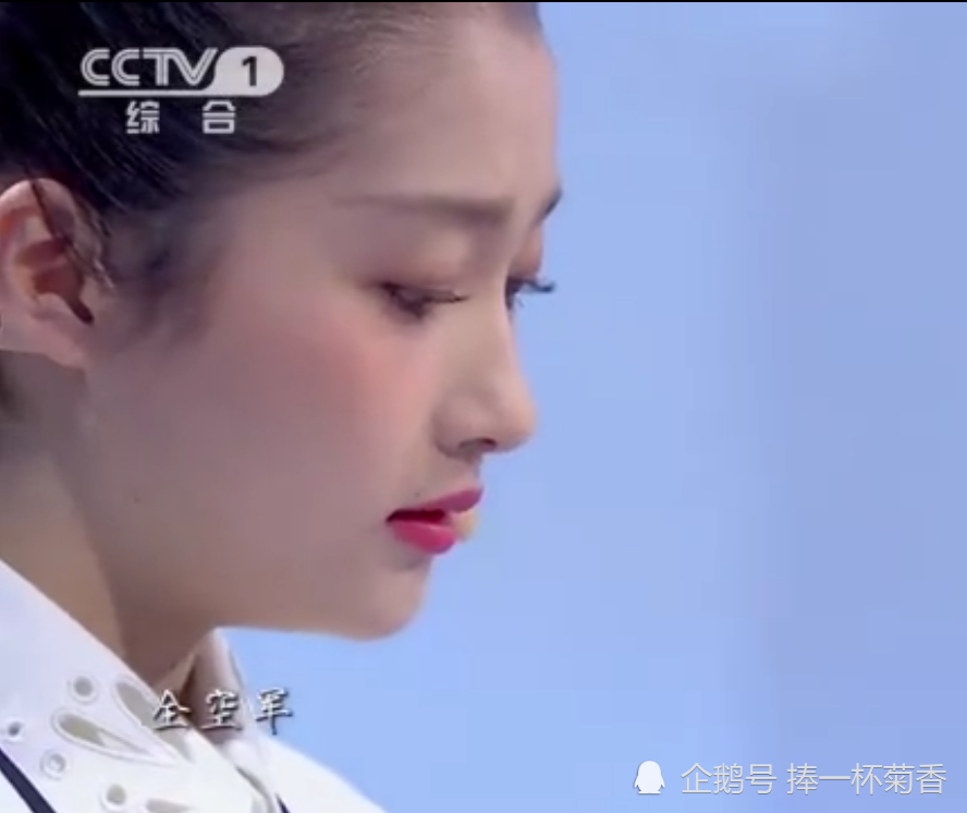 都说央视镜头是卸妆水关晓彤侧脸被放大n倍23岁皮肤太真实