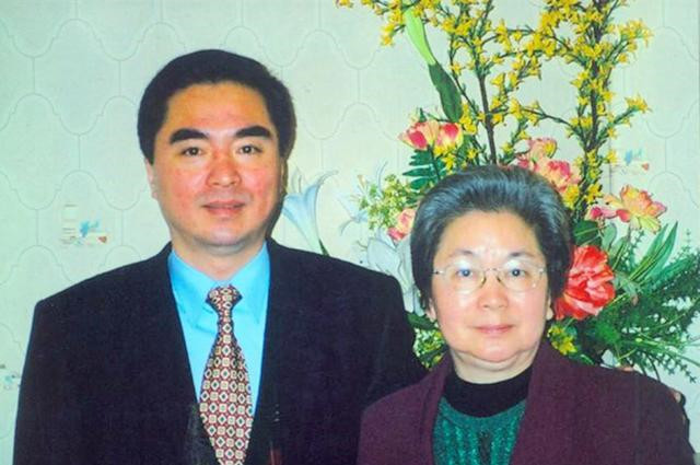 她是《斗鲨》女特务康曼倩,《小花》周医生,父亲是著名影星陶金