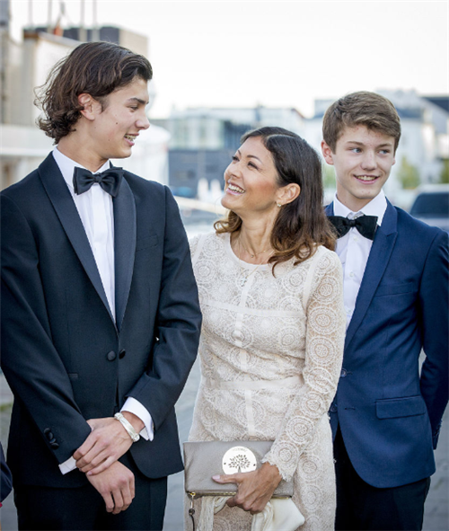 那个嫁入丹麦王室的中国女孩,如今失去王妃称号,孩子来中国打工