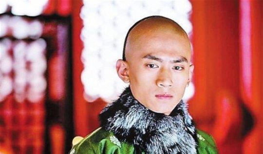 多尔博本来是多铎的儿子,当多尔衮被顺治帝处置后,多尔博回到多铎的