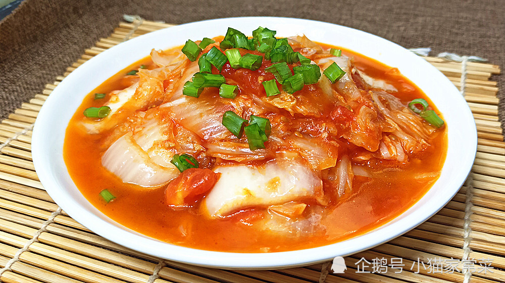 小贴士——今天和大家分享的这道"茄汁白菜"其实就是用西红柿炒大白菜