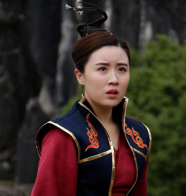 的女儿更有实力,甚至还有的网友说在颜值上关思慧也比球球漂亮得多