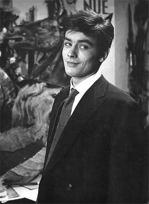 阿兰·德龙:抢走"皇后",威胁保镖,晚年仅有3只狗狗相伴_腾讯新闻