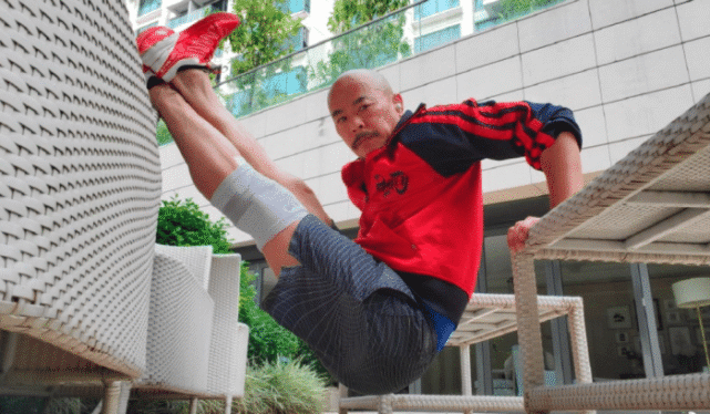 殊不知没有得到通知的鬼脚七一口下去,80万就打水漂了.