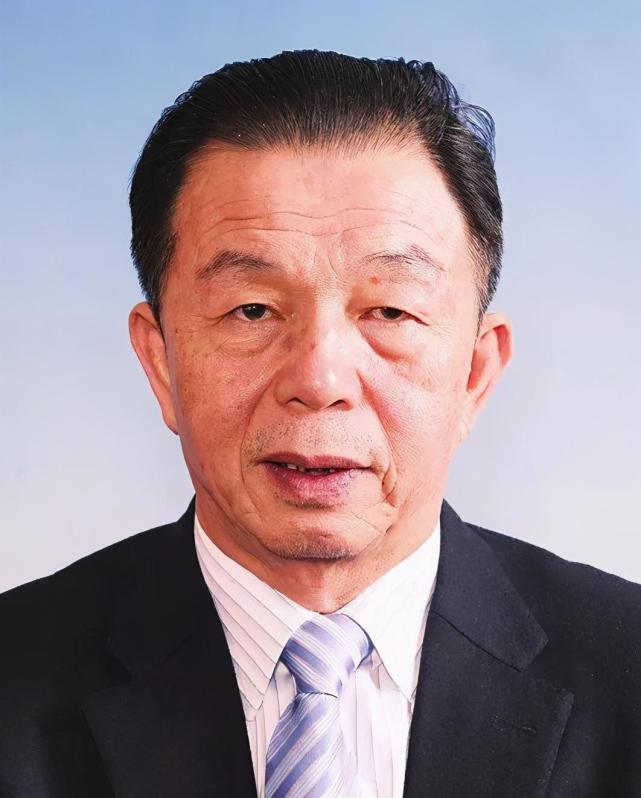 3,许连捷曹德旺,1946年5月出生,福建省福州福清市人,福耀玻璃集团创始