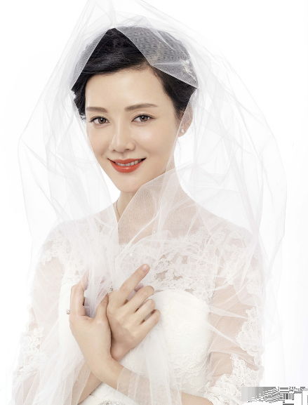 无论是和邓超出演的《艰难爱情》中的林雨馨,还是到现在《激荡》里的