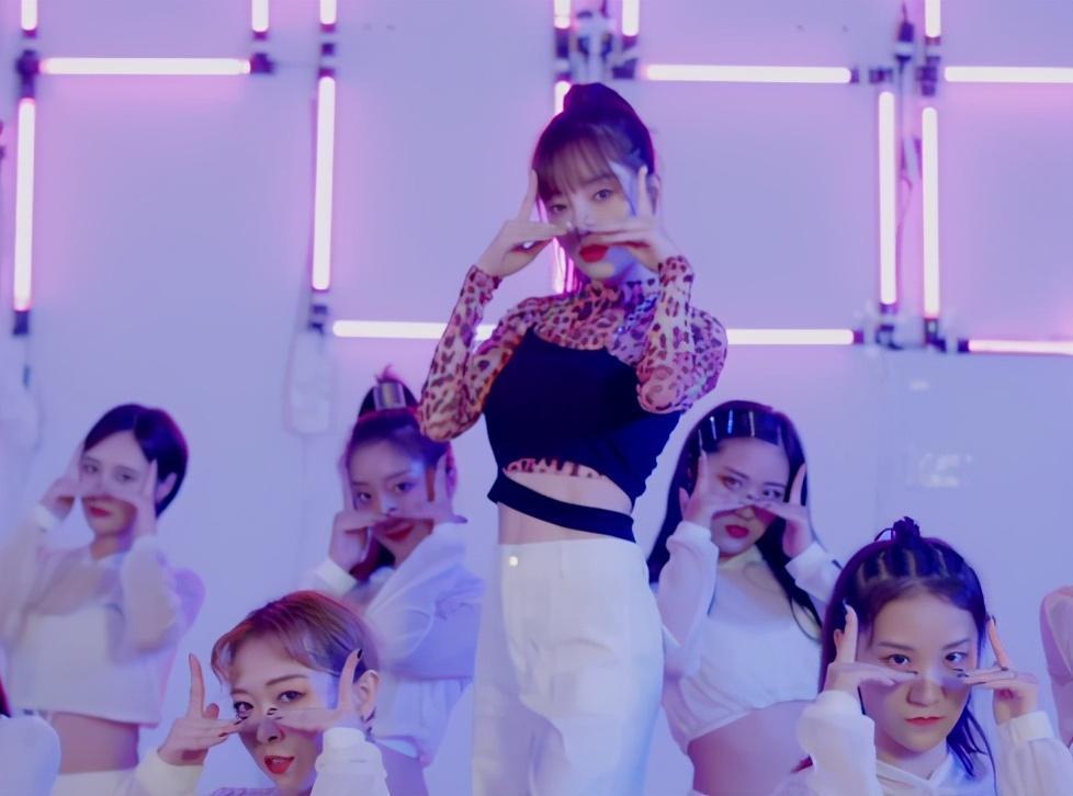 光棍节发新歌李小璐暗示单身女团梦不灭舞蹈动作却被批无力