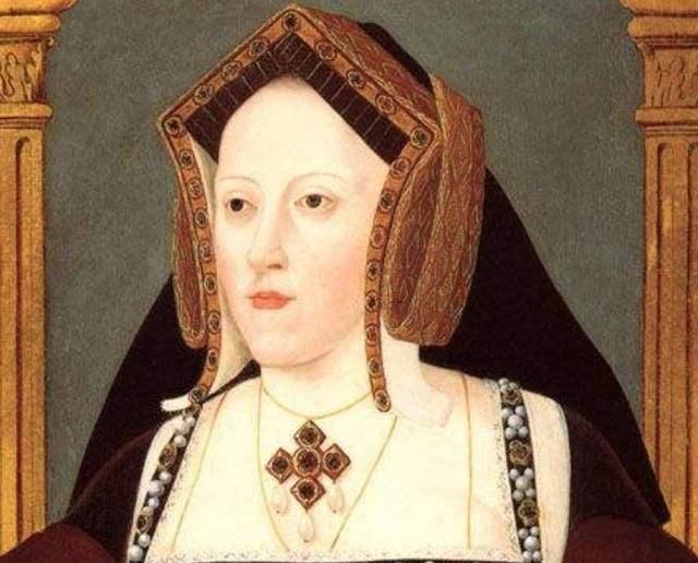 亨利一心想要个儿子,但凯瑟琳只给她生了个女儿玛丽,重男轻女癌的亨利