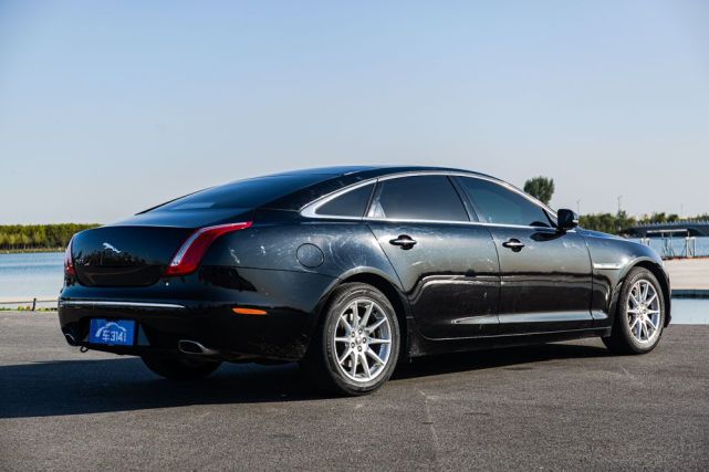 日均赔三百八年赔百万这就是捷豹xjl