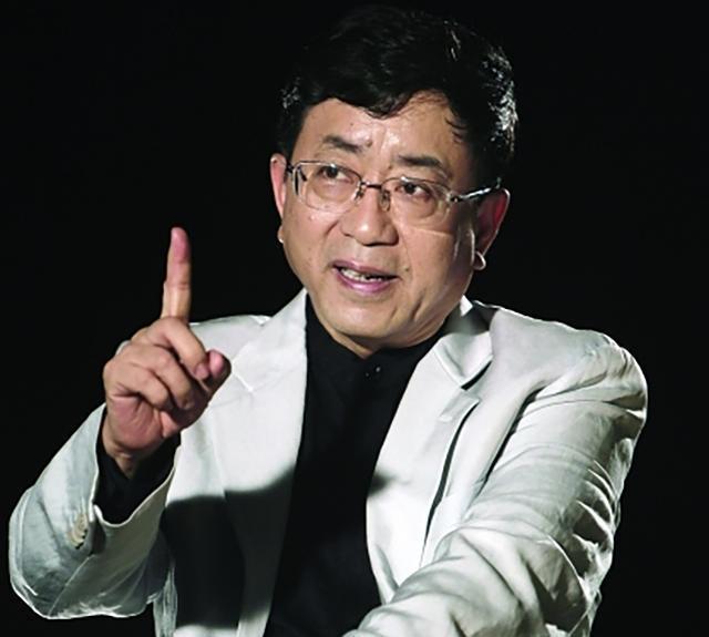 文学大师余秋雨,从人人皆知到饱受争议,是怎么一步步坠下神坛?_腾讯新