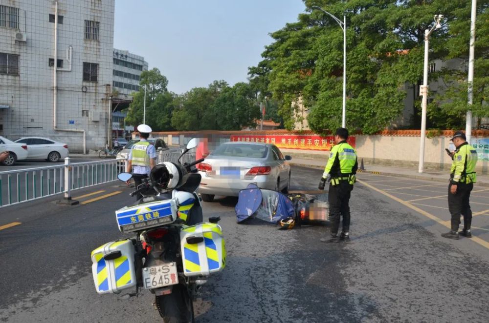 25歲)不戴頭盔駕駛電動摩托車沿東莞市望牛墩龍泉路行駛至望牛墩中學