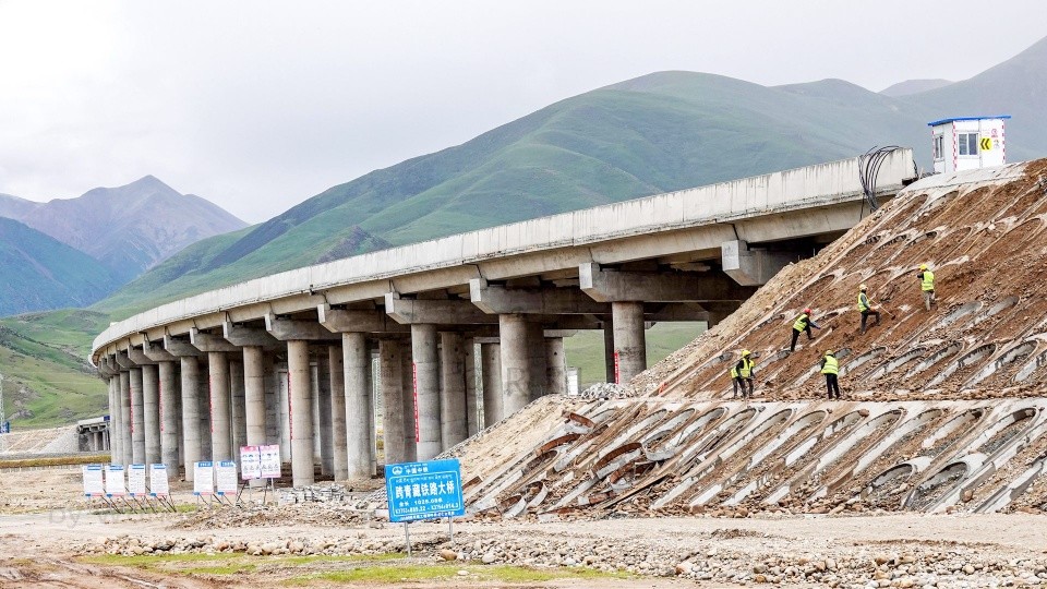 进藏新通道:g6京藏高速格拉段紧张施工,全线通车后一日千里_腾讯新闻