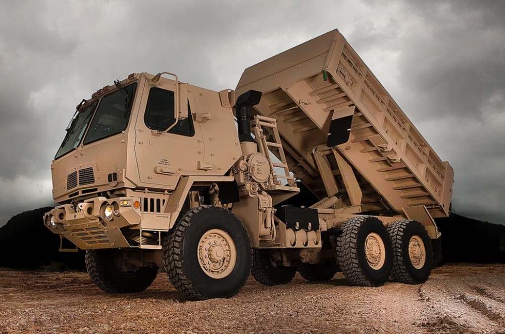 标准斯太尔风格的fmtv中型战术卡车 18年新款成了美式猪鼻长头车