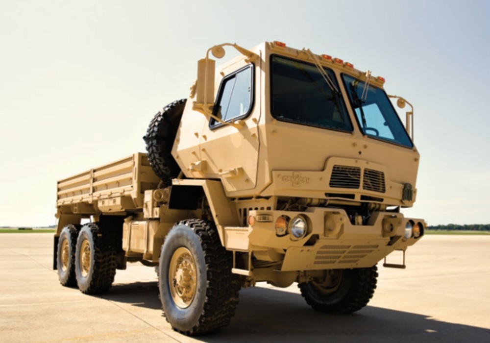 标准斯太尔风格的fmtv中型战术卡车 18年新款成了美式猪鼻长头车