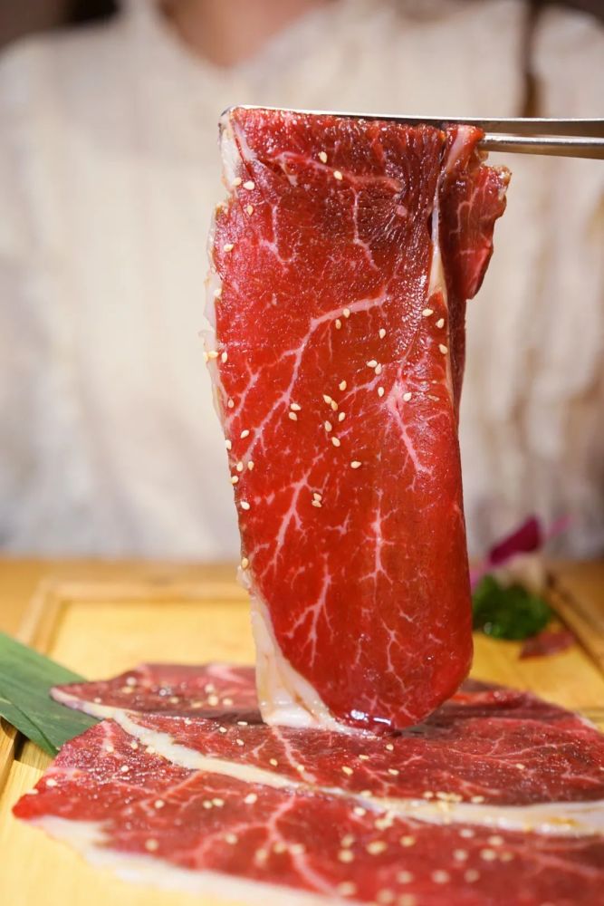 娇艳的红色,发出鲜滴滴的信号~嘿嘿嘿,搓搓手准备开动辣!