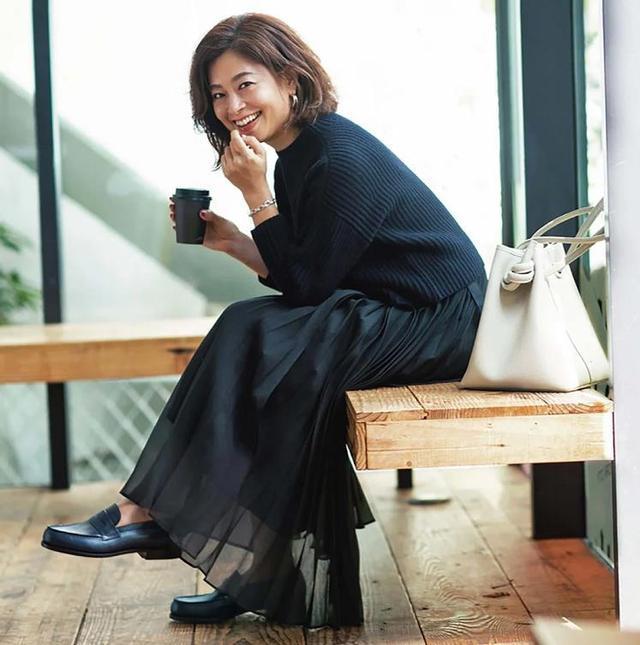 50岁矮个子女人怎么穿才显高瞧瞧这些日本博主这样穿时髦又气质