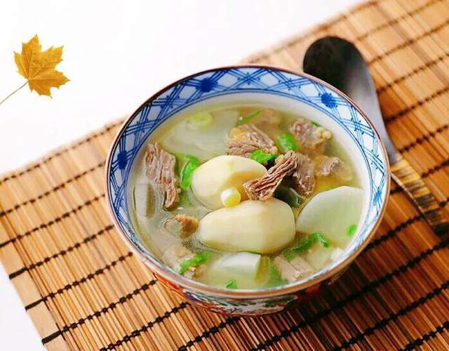 天冷不想炒菜 煲一锅牛肉萝卜芋头汤 温暖养胃营养 滋补全家人 腾讯新闻