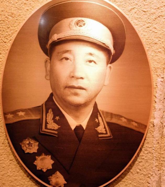 秦基伟上将做了何事?小平同志当场发火:批评检讨,通报全军!_腾讯新闻