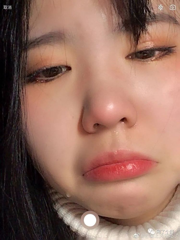 "被镜子里的自己丑哭了?"真的是又可怜又好笑