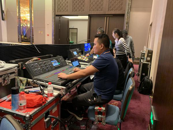 【探班】直击"影响海南·2021全媒体资源推介会"彩排现场!