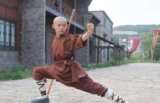 多 11月12日 21:22 关注 从少林寺出来的四位明星:王宝强和释小龙没啥