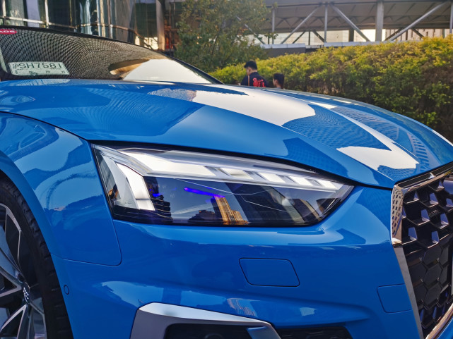 新款奥迪a5采用了全新设计的动态流水转向led大灯以及led尾灯,高功率