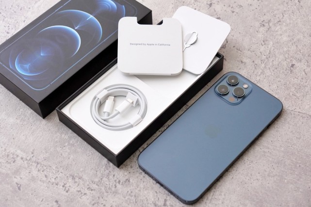 iphone 12 pro, iphone 12 pro max 和 iphone 12 mini 包装同样是