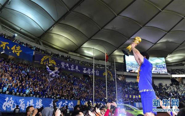 中超江苏苏宁易购队夺冠