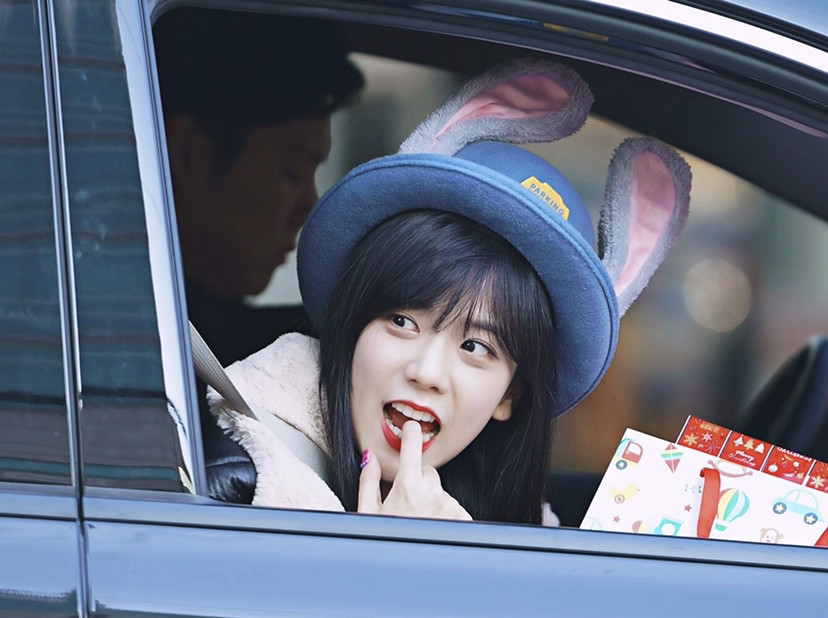 "jisoo,车窗女神 太可以了!"_腾讯新闻