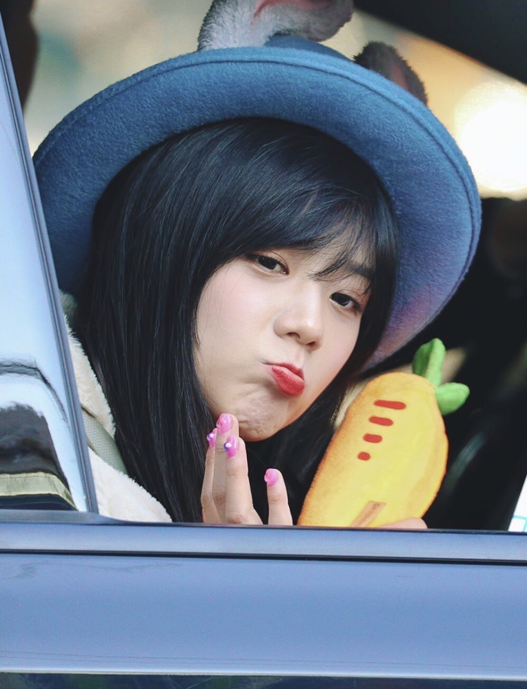 "jisoo,车窗女神 太可以了!"_腾讯新闻