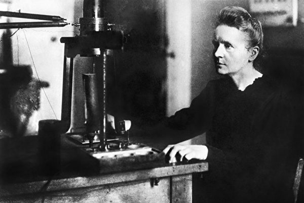 1995年,她与丈夫皮埃尔64居里(pierre curie)一起移葬巴黎先贤祠