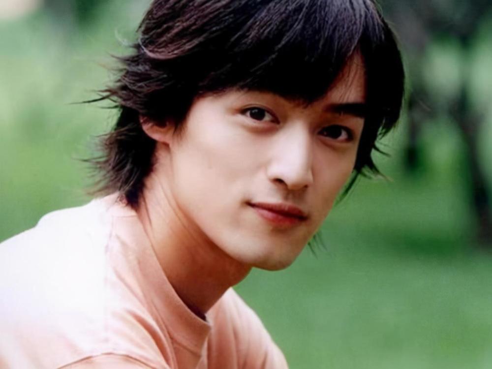 明星们的一组早期出道照片,张张让人大开眼界,你能坚持到第几张