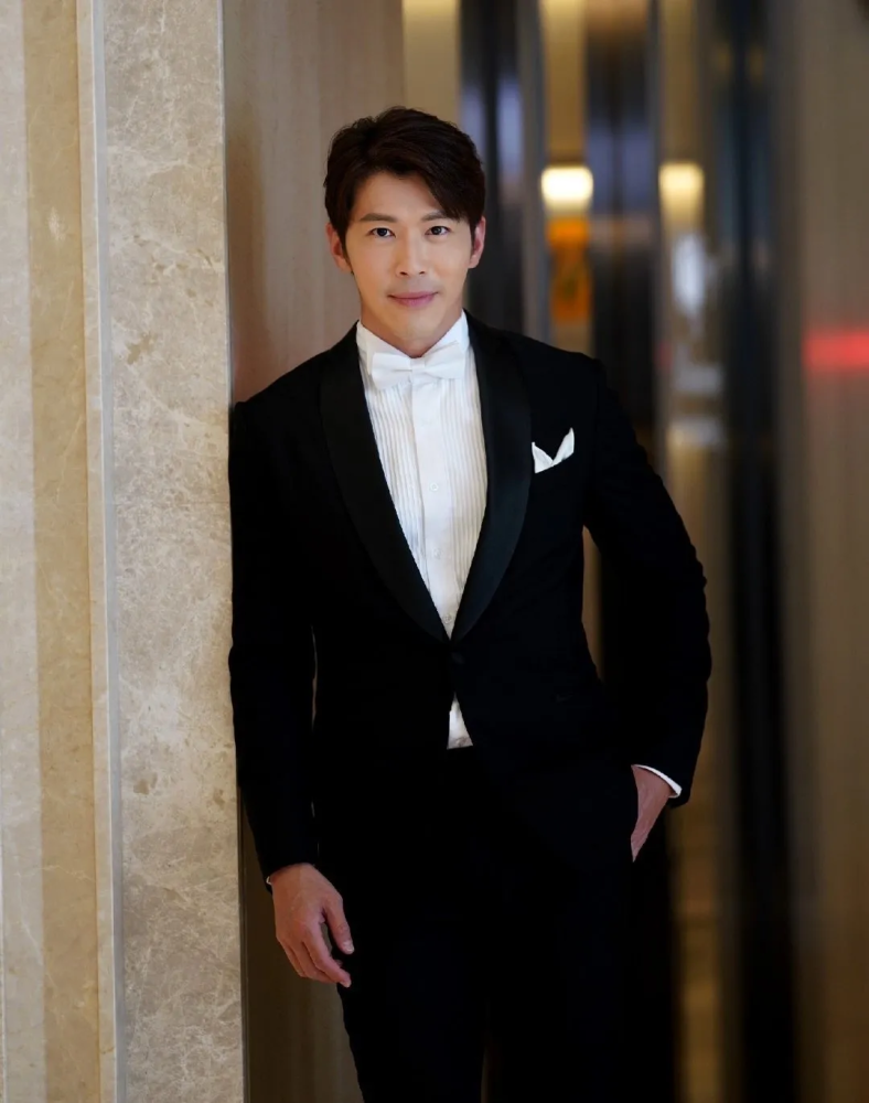 2009年,黄少祺与交往十二年的女友吕旻蓁结婚,婚后两人育有两子.