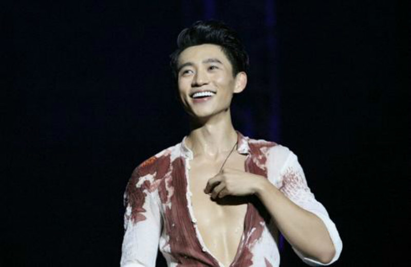 魏晨张天爱舞台合作张天爱近身热舞魏晨的动作亮了