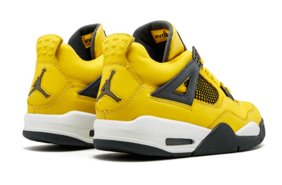 aj4lightning传明年复刻明黄色鞋身十分亮眼