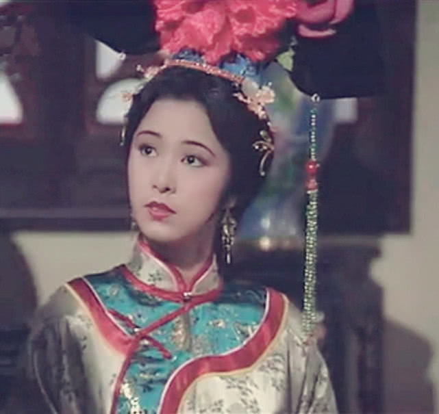 咸丰帝为充后宫广选秀女,参加选秀的必须是满蒙汉八旗官员的女儿