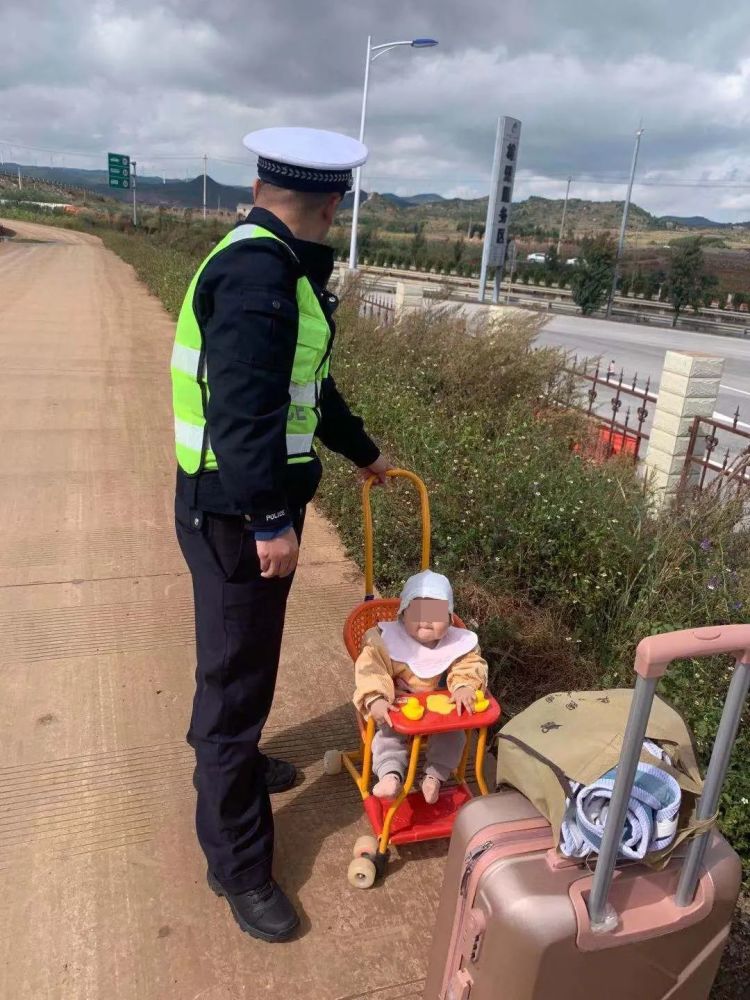 北青网综合|暖新闻丨暖心！交警化身“奶爸” 您见过吗？