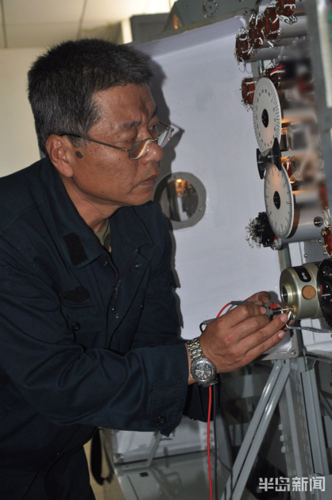 一位老军工43年的坚守随舰保障闯海越洋总航程绕赤道七八圈