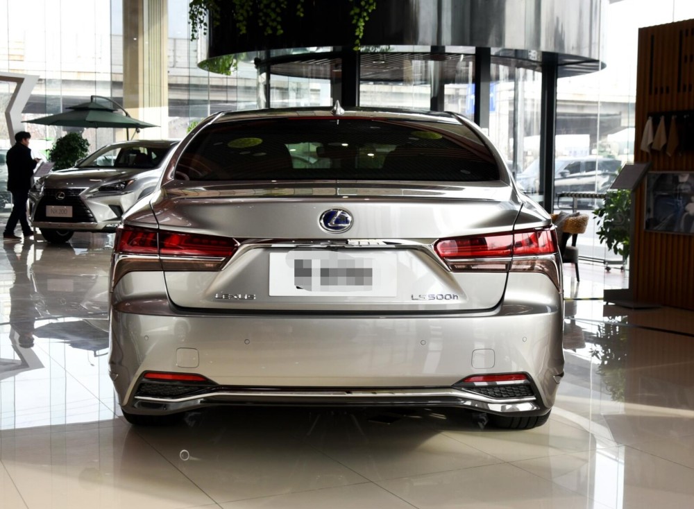 全新雷克萨斯ls:闪电大灯 3.5升混动,新造型气场不输宝马7系!