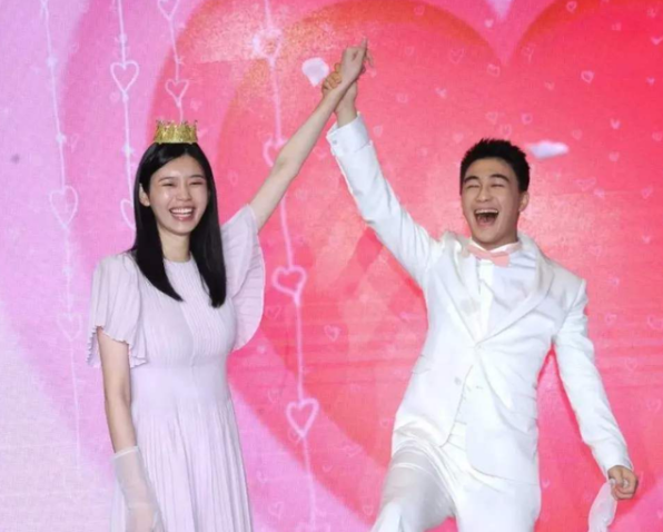 何猷君|结婚后财政大权在谁手里？何猷君教科书式回答，奚梦瑶笑翻了